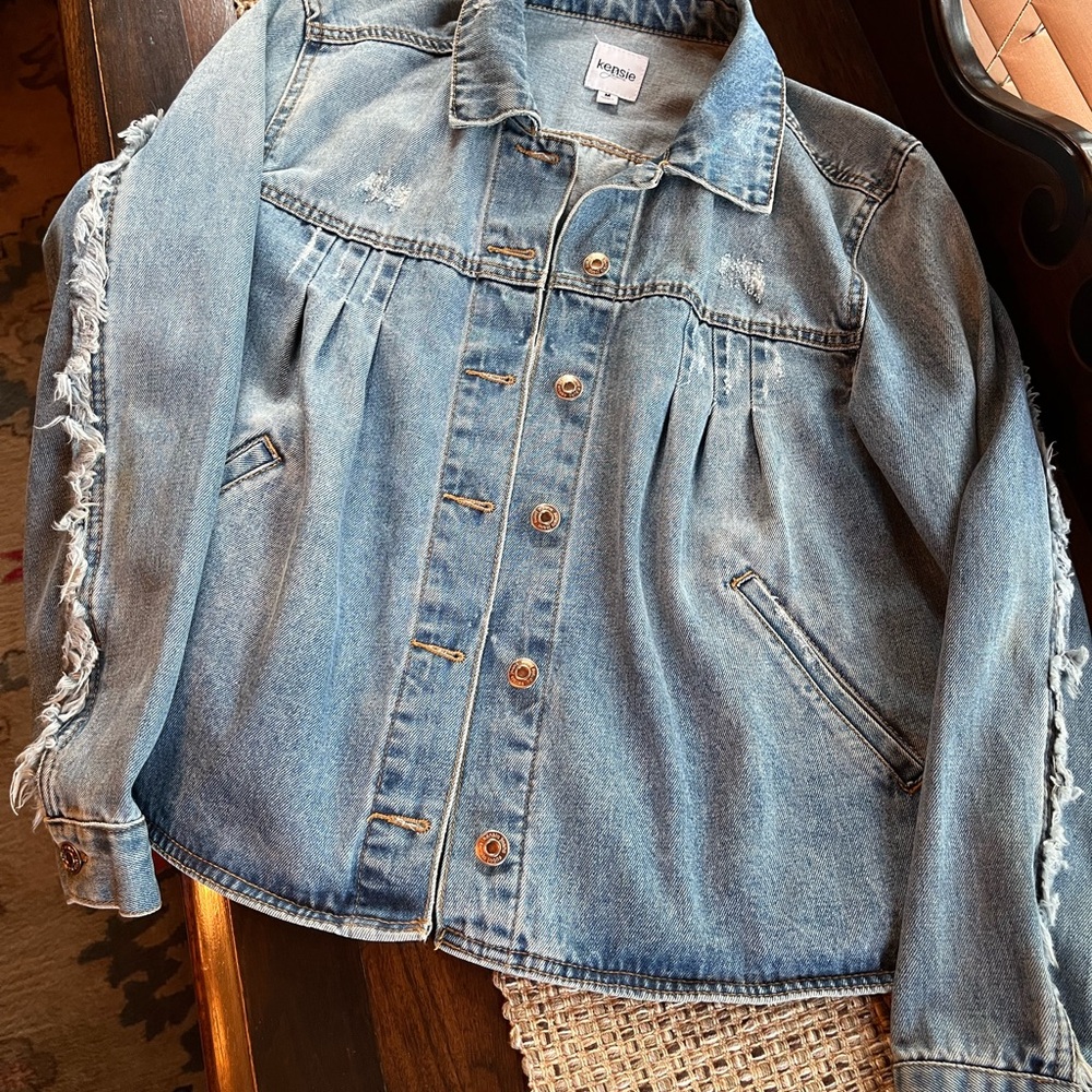 Kensie Light Blue Denim Jacket With Frayed and Distressed Design Size M